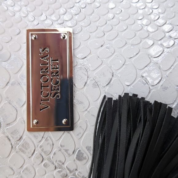 Victoria's Secret snake python print wristlet clutch NWT silver & white party 🎉 - Picture 2 of 8